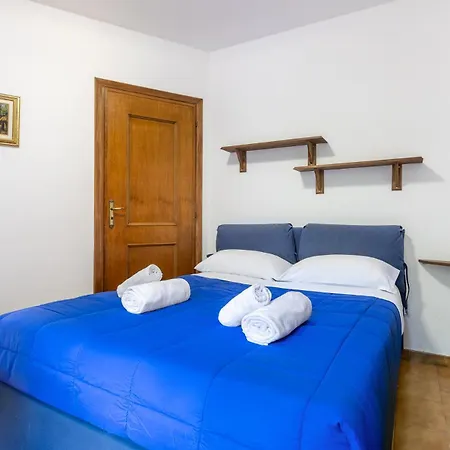 Hostdomus - Casa Floris Apartment